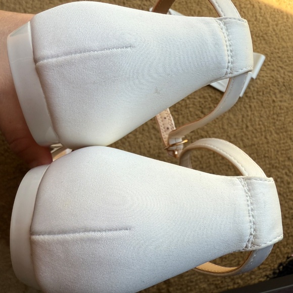Pashion Footwear Size 8 White Satin Crystal Pashionista no Bow or Flat caps - Picture 5 of 11